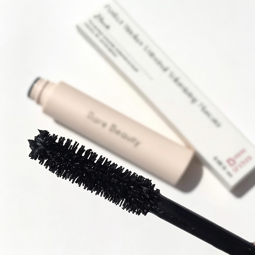 Rare Beauty Strong stretch las - Rare Beauty Makeup Kit recensione e prezzo