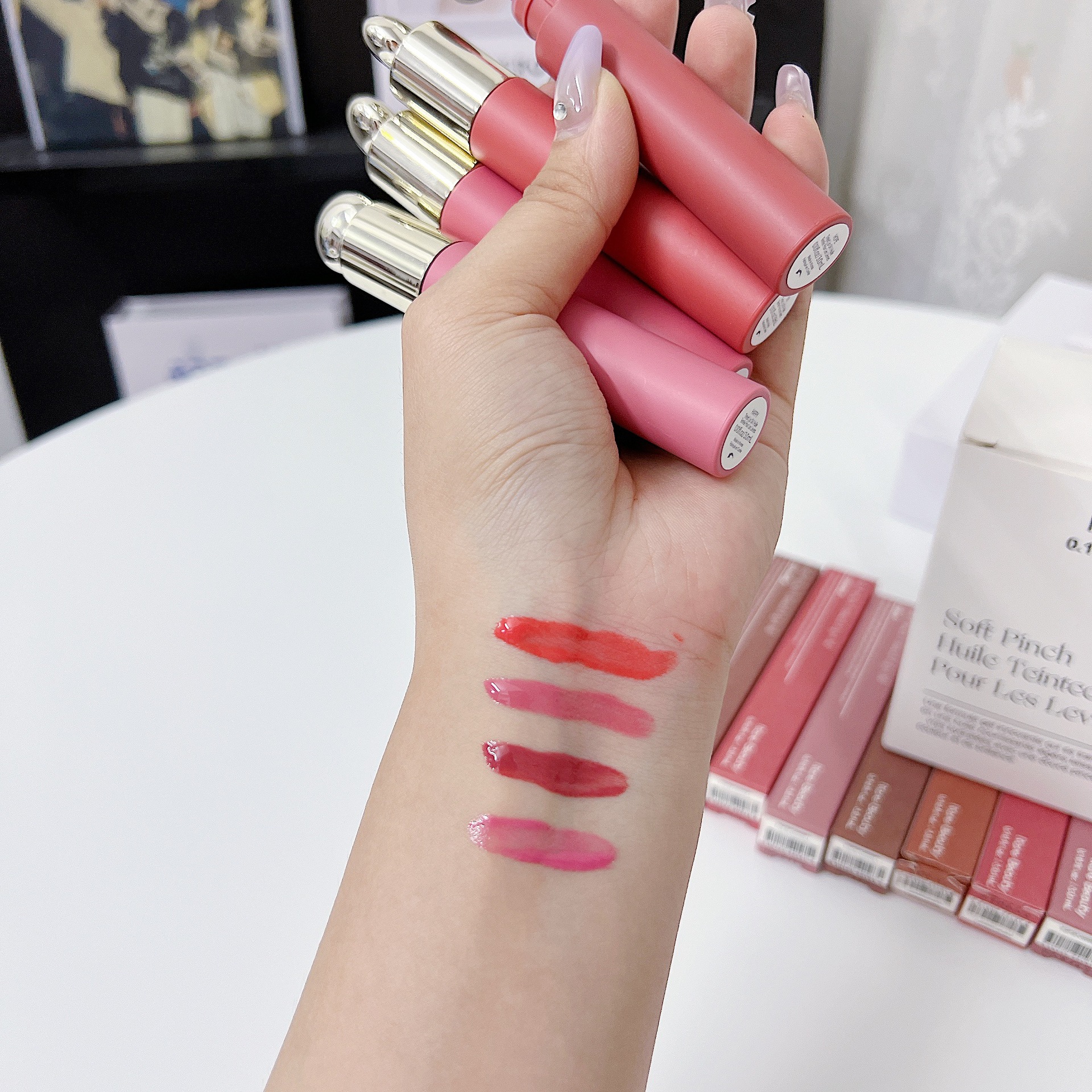 Rare Beauty New Smooth Liquid  - Rare Beauty Makeup Kit recensione e prezzo