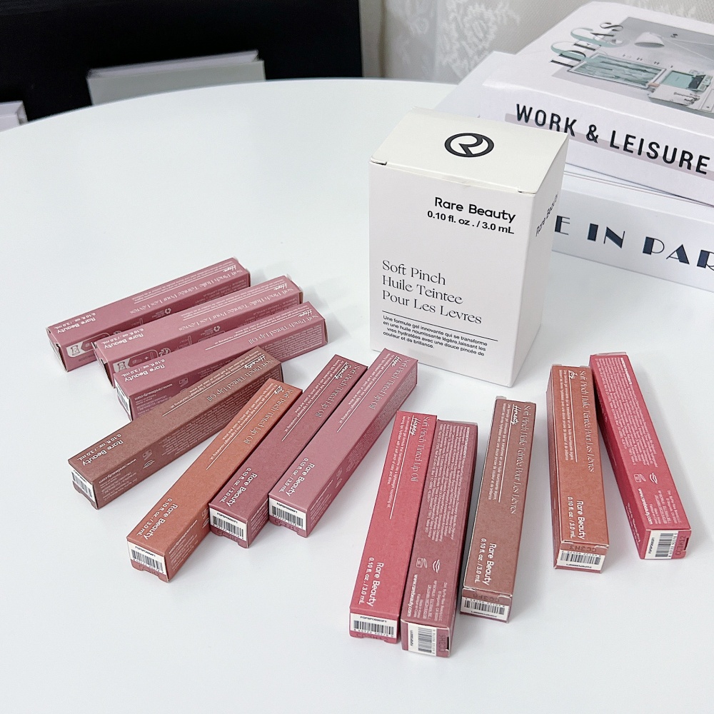 Rare Beauty New Smooth Liquid  - Rare Beauty Makeup Kit recensione e prezzo